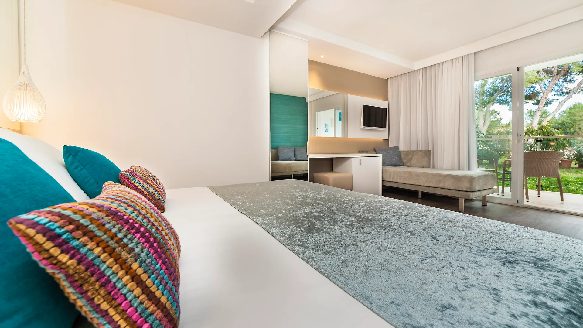 Insotel Tarida Beach Resort & Spa Cala Tarida  Spanje